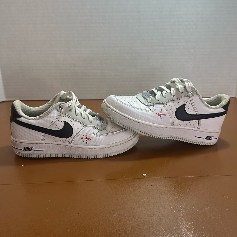 Nike
(PS) Nike Air Force 1 LV8 'Swoosh Compass' DC2536-100 Size:1Y